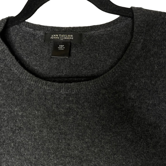 Ann Taylor Cashmere Gray Long Sleeve Crewneck Pullover Knit Size XS Petite - Picture 4 of 8